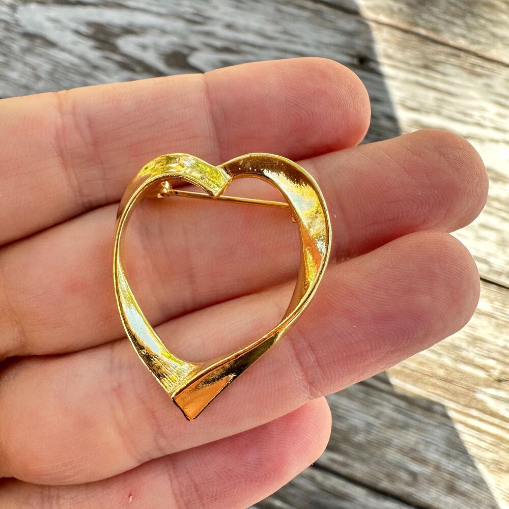 Vintage Jewelry Gold Tone Heart Brooch Pin